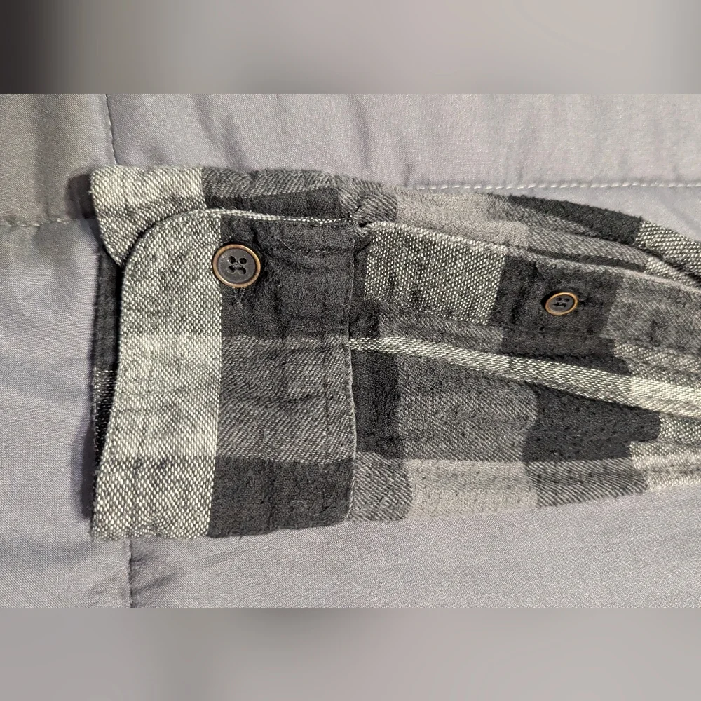 URBAN PIPELINE Awesomely Soft Black & Grey Plaid Mens Small button down Shirt